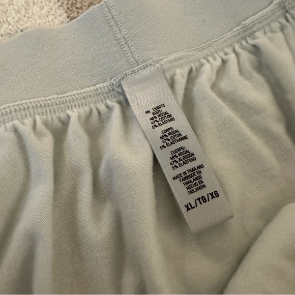 SKIMS Boyfriend Loose Boxer Short, XL, Frost - Picture 9 of 10